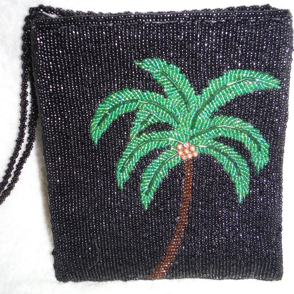 NWOT LITTLE BEADED PURSE